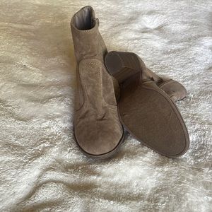 Size 5 1/2 casual boots